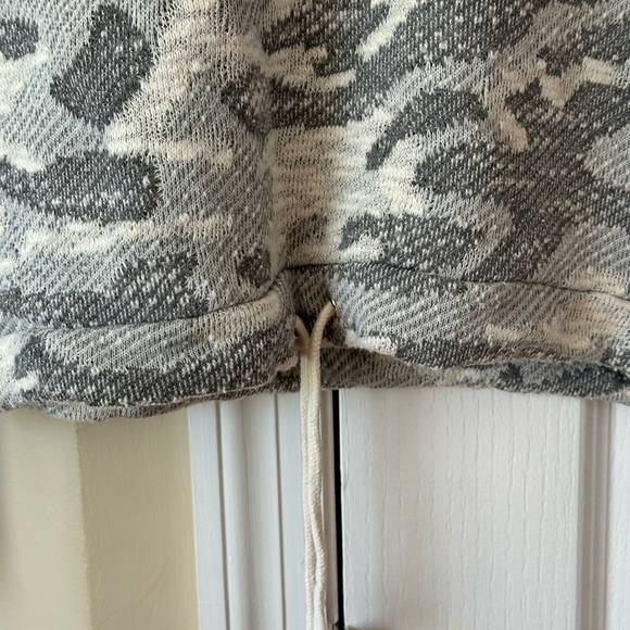 Forever 21 Camouflage Top - Picture 4 of 5